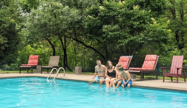 2-Unit Nature Hideaway w/Fireplace, BBQ & Wellness Near Mauricie Park in Saint-Paulin