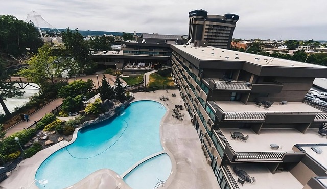 3 Posh Units! Short Drive to Mobius Children's Museum, Pet-Friendly in Spokane