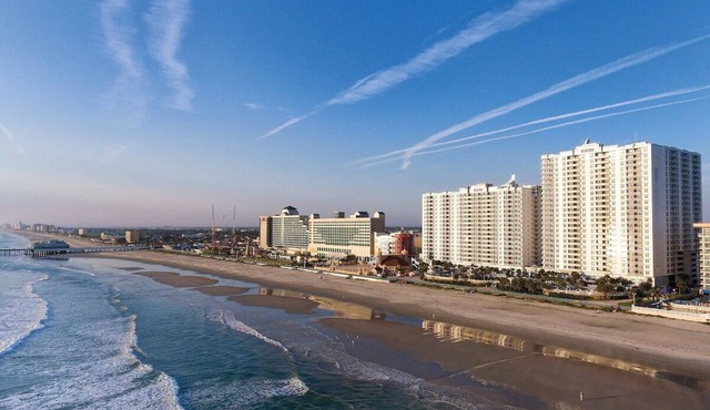 3BD/Daytona - Beach, Pools, Lazy River, Bar, Slides in Daytona Beach