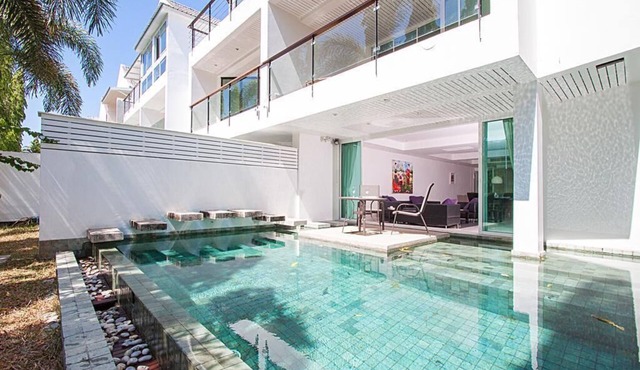 4 bedroom villa with private pool, 10 mins to Patong beach, shopping & nightlife