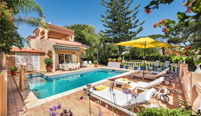 4 Bedrooms Private Pool and Close To All Amenities