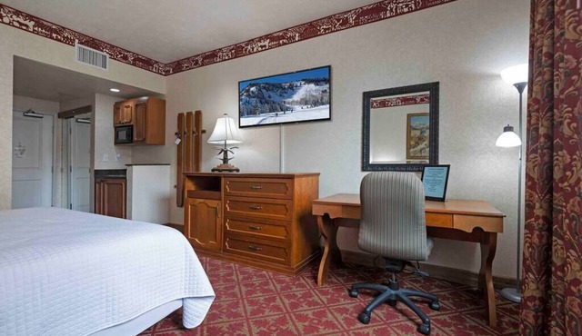 4-Star Zermatt Resort King Suite—Only 15 Mins to Park City & Sundance! in Midway
