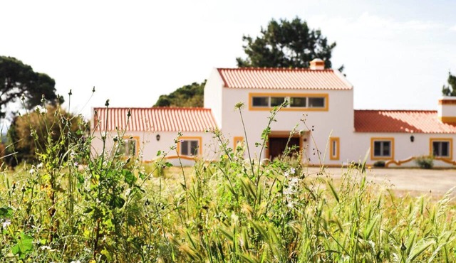 4bedroom farmhouse in charming Melides with a private Jacuzzi and a shared pool.