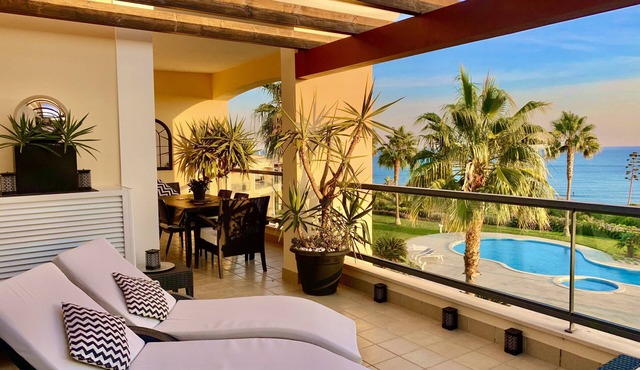 5* STAR OCEAN VIEW APARTMENT- By the Beach, 2 Pools, Sauna, Jacuzzi Hot tub, Gym
