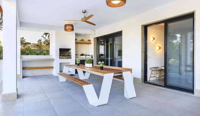 5 Star Villa Magnolia – Luxury Lakefront Retreat