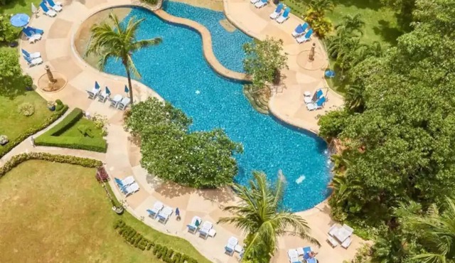 65m² PATONG BEACH, SMART TVs, FAST WIFI, POOL, GYM