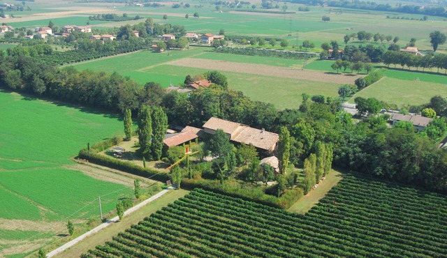 A Country house between Parma and Reggio Emilia W/swimming pool in Quattro Castella