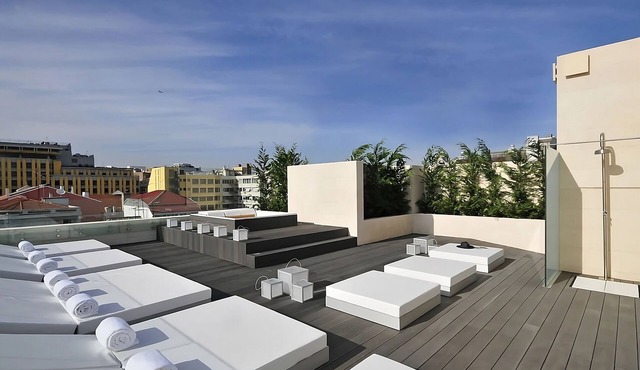 Altis Prime:Close to Avenida da Liberdade, Kitchen, Onsite Jacuzzi, Pet-Friendly
