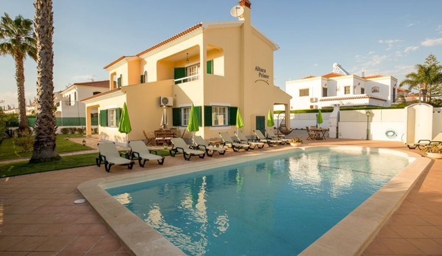 Altura Prime-Villa w/Private Pool 500m from Beach