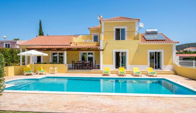 Amapola in Quelfes with 4 bedrooms and 4 bathrooms
