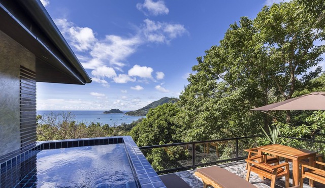 Amazing 3-Bedroom, Sea View Villa