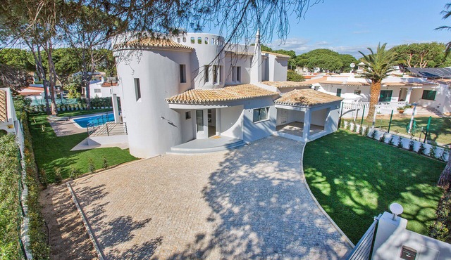 Amazing light and spacious 4 bed villa with private heated salt water pool