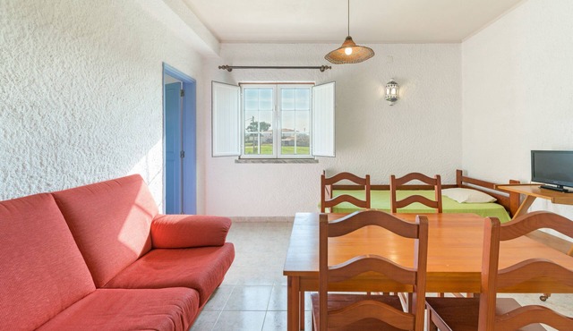 Apartment 'Apartamento G' with Sea View, Shared Pool and Wi-Fi