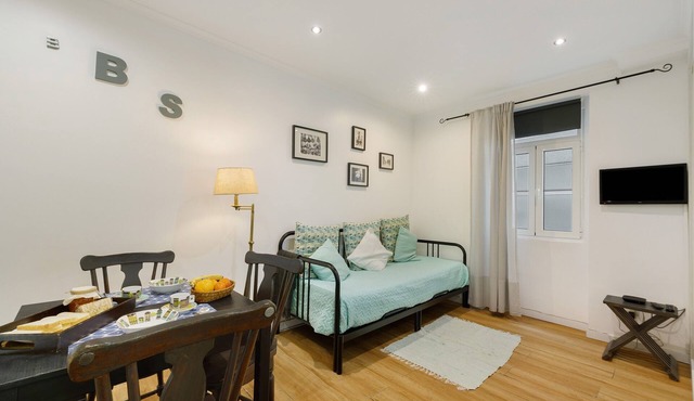 Apartment 'Beco Do Sapato' with Wi-Fi and Air Conditioning