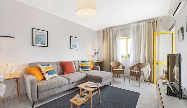 Apartment "Casa Gaivota" with Shared Pool & Wi-Fi