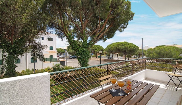 Apartment 'Jade' with Balcony, Wi-Fi and Air Conditioning