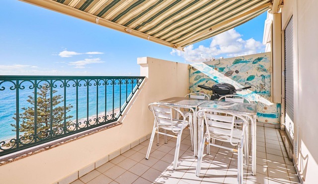 Apartment Meerlust with fantastic sea view and large balcony and garage
