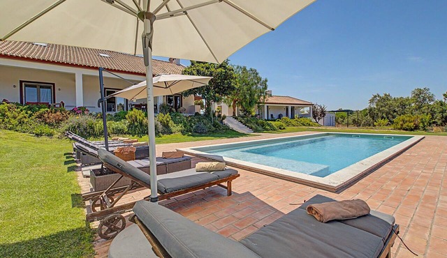 Apartment 'Monte Do Poço Country House' with Private Pool, Wi-Fi and Air Conditioning in Erra