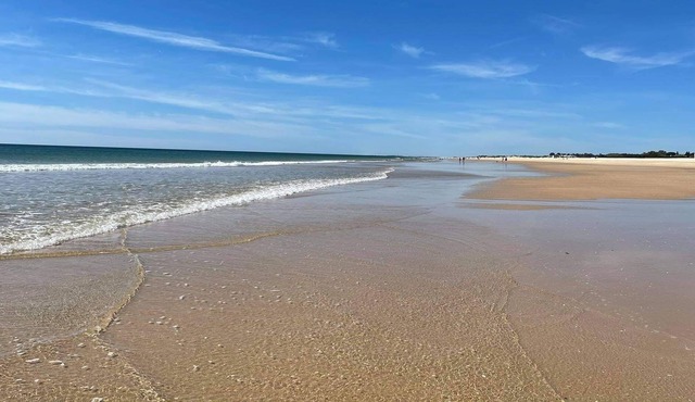 Apartment with Pool - A .C -Available - March -April - Low Price