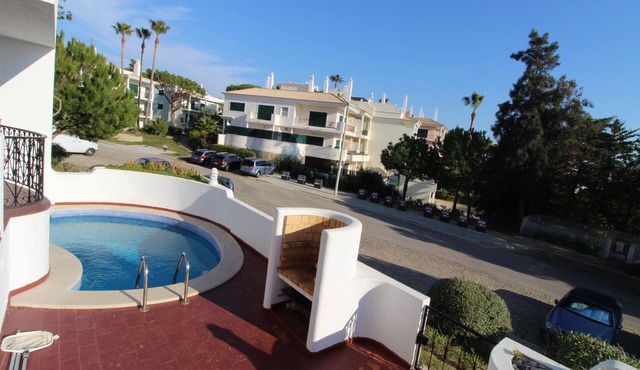 Apt Ellena - Great for tennis lovers