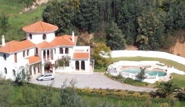 Attractive 4 bedroom, 4 bathroom Villa.with own pool. Near Caldas de Monchique.