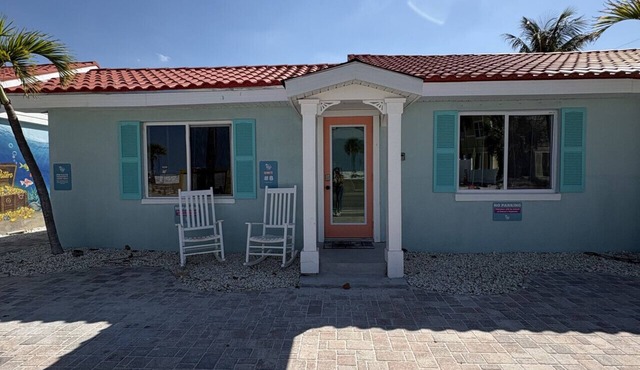 Beach front renovated cottage #8 in Treasure Island