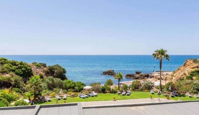 Beachfront Apartment Praia dos Aveiros