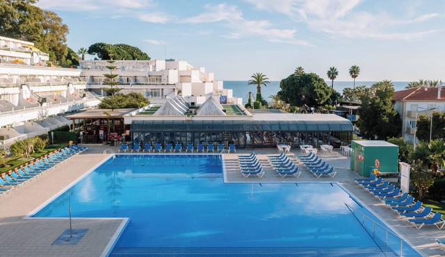 Beachfront Retreat! 1BR Apartments Next to Praia da Oura, Parking | 4 Units