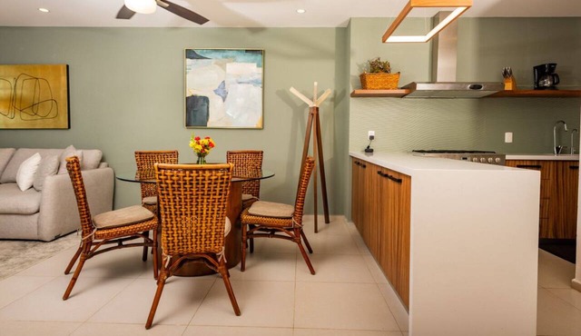BEACHFRONT w/Huge pool & private terrace l BBQ I Fast WiFi 2Br in Cancún