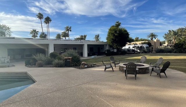 Beautiful Home on 1 acre lot facing the golf course in Scottsdale in Scottsdale