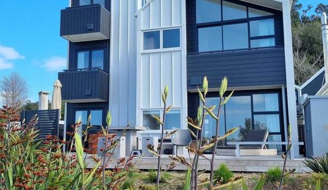 Big Light House '24 Home of Year in Snells Beach