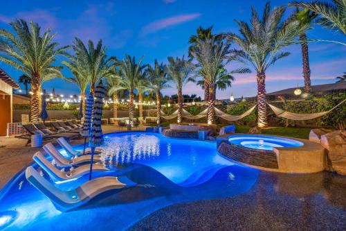 BOHO Villa Htd Pool, Spa, Pickle Ball Ct, Cabana in Indio