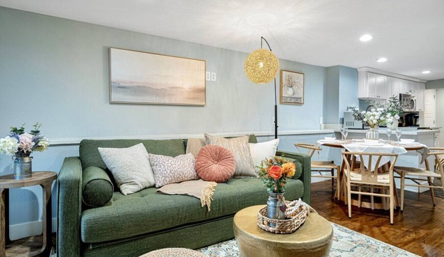 Bright & Peaceful 8022lower Unit in Edmonds