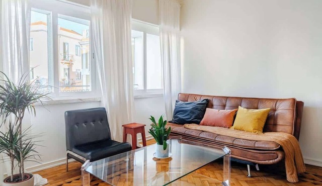 Bright Studio with Terrace in Almada in Almada