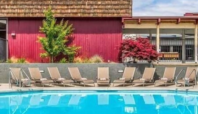 Budget-Friendly Stay in Washington! Outdoor Pool, Free Parking, Pets Allowed in Kennewick
