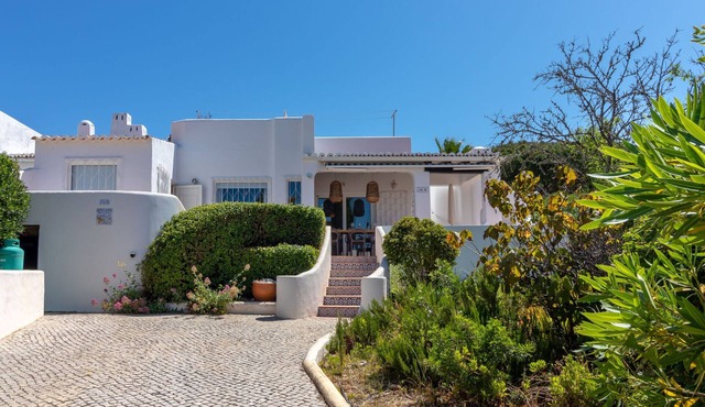 Casa Amoreira - 2 bed villa on resort with swimming pools, a short walk from to beach, town & amenities