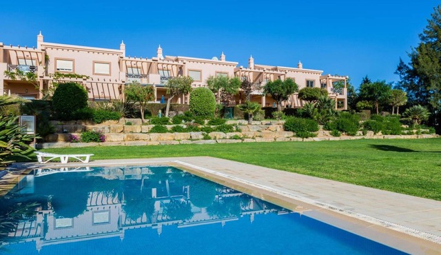 Casa Colina – Spacious Villa w/Pool Near Beach!