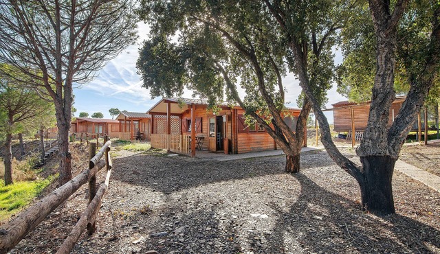 Casa de Campo Vale do Asno-Bungalow '4' with Shared Pool, Wi-Fi and Air Conditioning