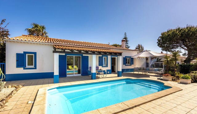 Casa Jasmine - Fenced Garden, Pool and Algarve Sun