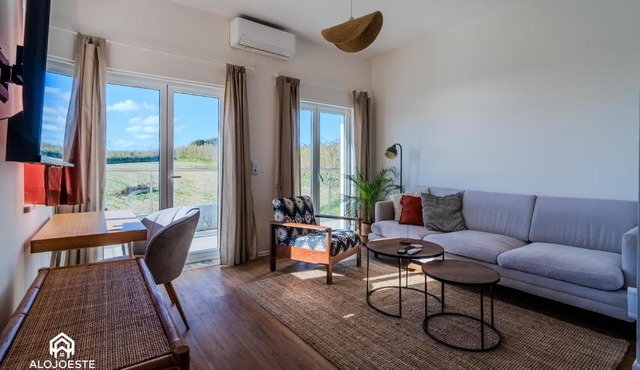 Casa Ki-Sé - Stylish Oceanview Stay - Garden - AC in São Pedro da Cadeira
