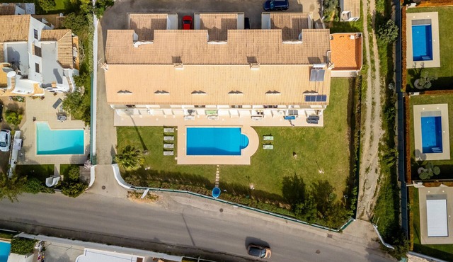 Casa Pimenta | 5 Bedrooms | Central| Olhos de Água