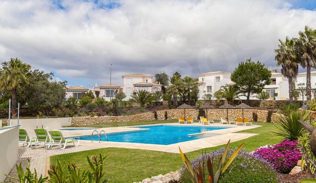 Casa Rosa | professionally cleaned | 2-bedroom single-floor villa | close to Carvoeiro | on Quinta do Rosal resort