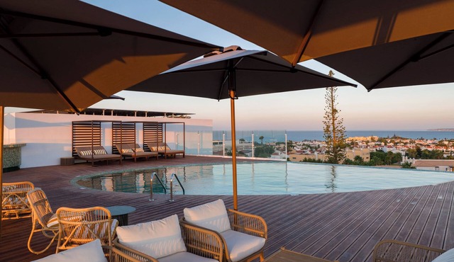 Castelo Suites Hotel