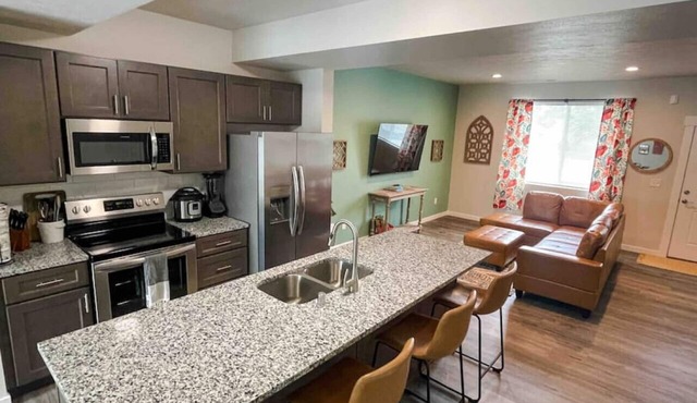 Central 3/2, garage, private yard, walk to arena, EV charger in Spokane
