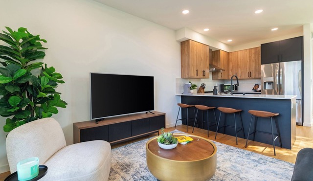 Central Seattle Nearby Downtown and Stadiums with A/C, Parking & Transit Access in Seattle