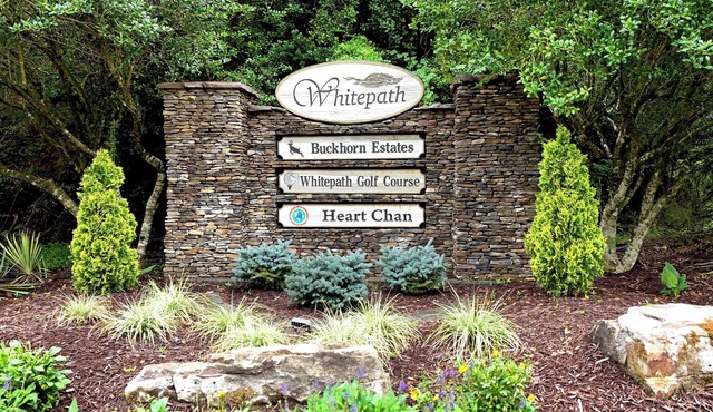 Charming 2-bedroom resort, Amazing mountain view with pool and golf access in Ellijay