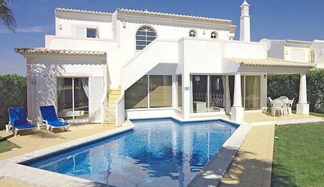 Charming Albufeira Villa | Villa Gale Gwenda | 3 Bedrooms | Close to Beach in Albufeira