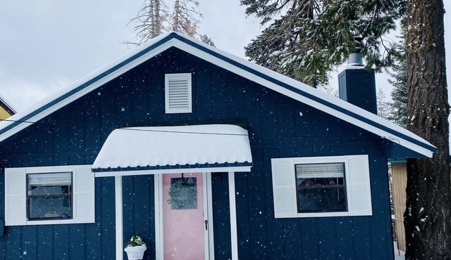 Charming& Cozy Cabin walking distance to downtown and trails in Cloudcroft