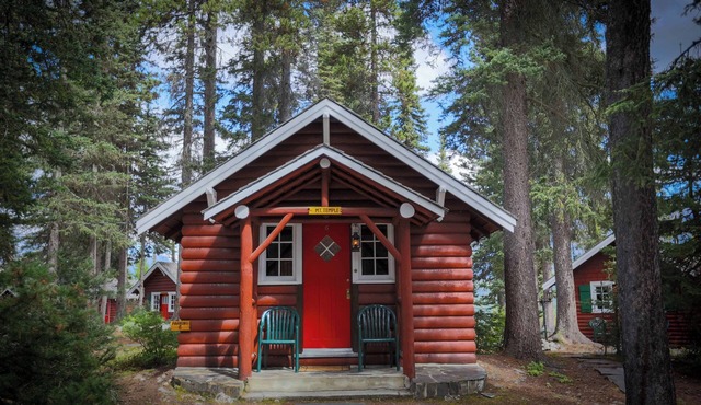 Charming Lake Louise Cabin | Fireplace Retreat in Lake Louise