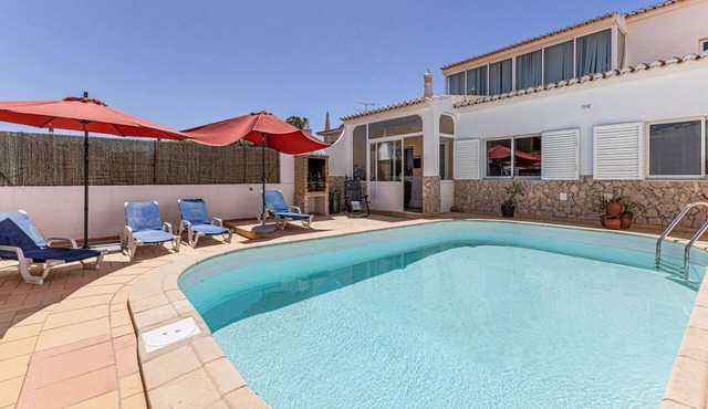 Chilling In Lagos House | Pool | BBQ | Retreat